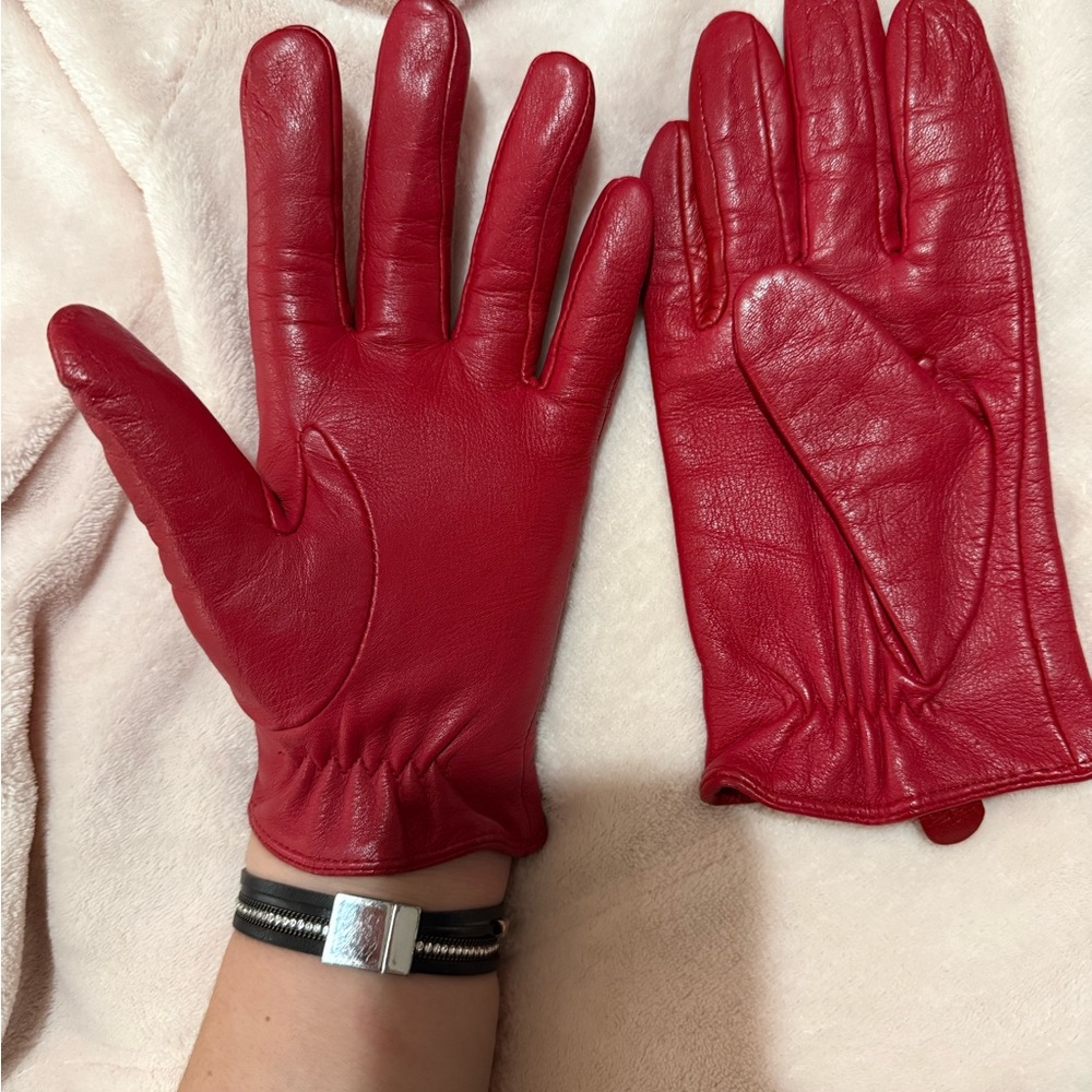 Echo Vibrant Red Leather Gloves